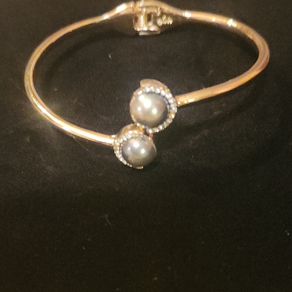 Sophisticated Gold and Silver Bracelet - Picture 1 of 6
